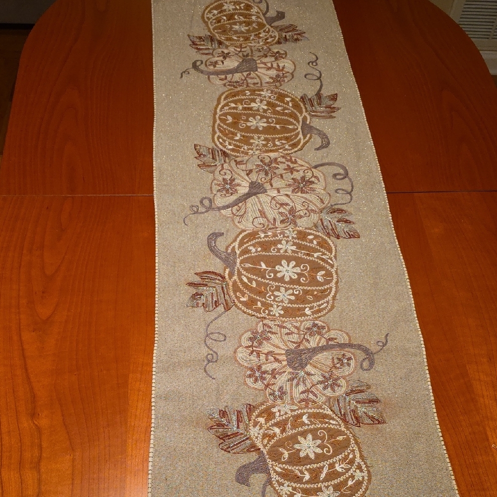 Nicole Miller Autumn Pumpkin Table Runner - Brown and Cream